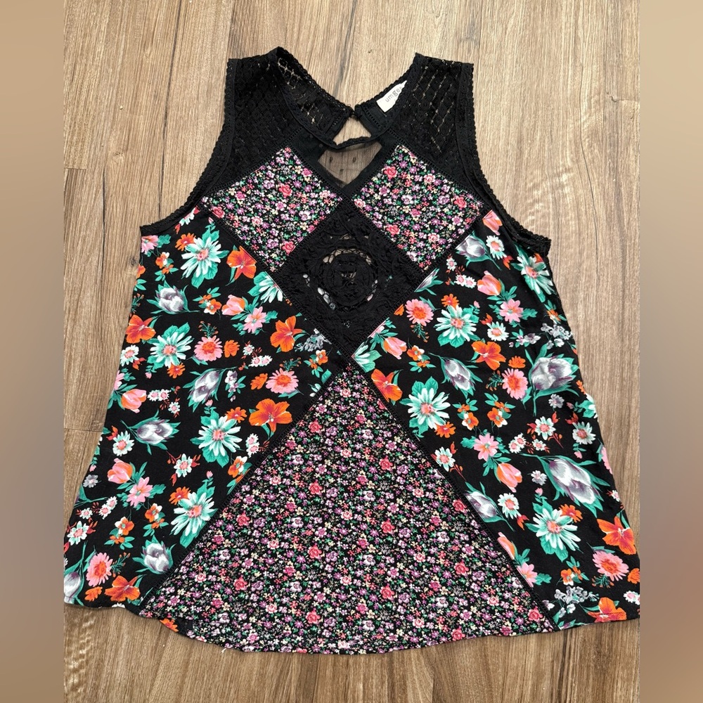 Umgee Patchwork Floral Open Back Top 🌸